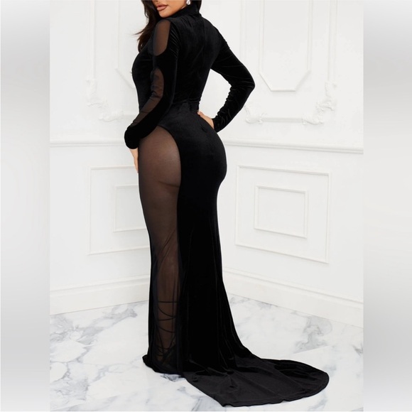 Fashion nova so iconic velvet gown - Picture 3 of 3